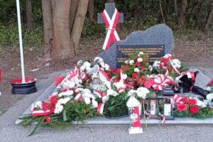 Boków gminie Stąporków. Pomnik po renowacji upamiętniający żołnierzy 25. Pułku Piechoty Armii Krajowej / Fot. Magdalena Galas-Klusek - Radio Kielce