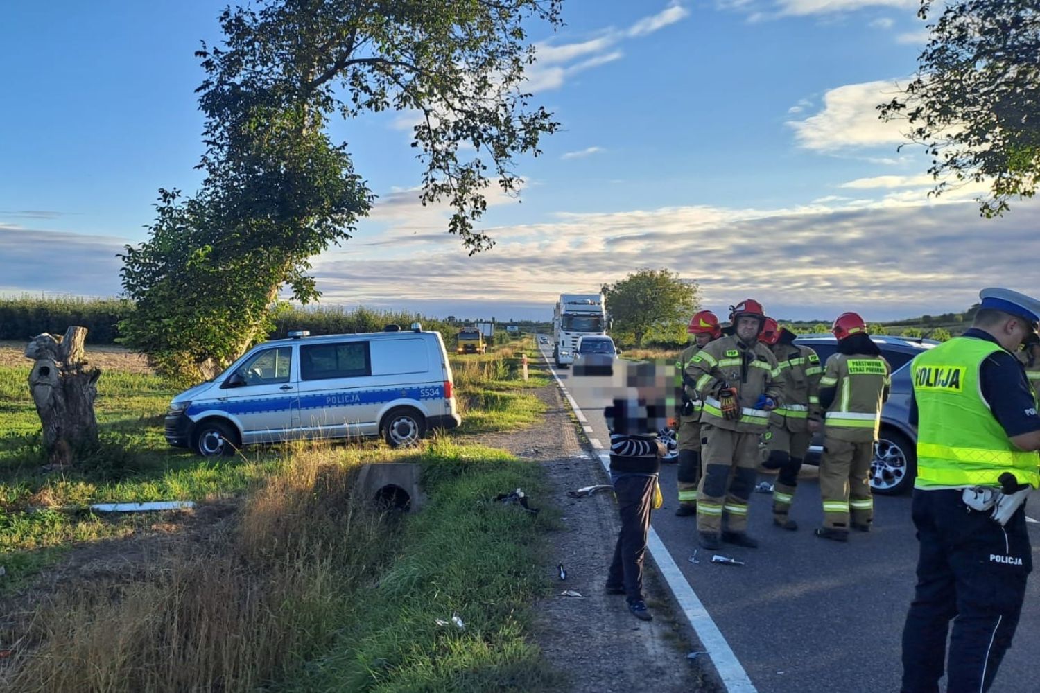 Wypadek na DK79. Motocyklista w szpitalu z ciężkimi obrażeniami - Radio Kielce 15.09.2025. Sośniczany w gminie Koprzywnica. Wypadek / Fot. policja