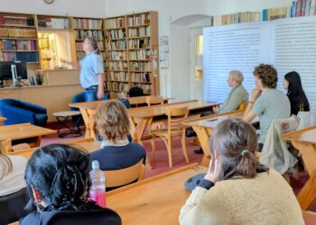 Kielce. Pedagogiczna Biblioteka Wojewódzka. O historii budynku, w którym dziś mieści się Pedagogiczna Biblioteka Wojewódzka opowiadał Dariusz Kalina / Fot. PBW