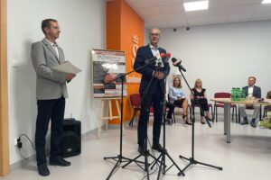 04.09.2025. Sandomierz. Miejska Biblioteka Publiczna. Konferencja nt. II Międzypokoleniowego Festiwalu Literackiego Generacja Słowa / Fot. Grażyna Szlęzak - Radio Kielce