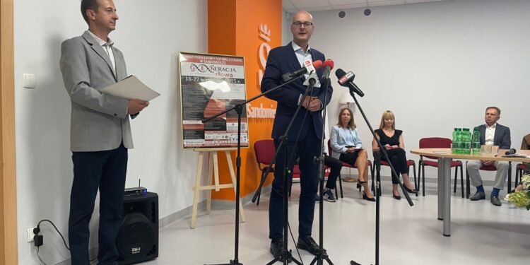 04.09.2025. Sandomierz. Miejska Biblioteka Publiczna. Konferencja nt. II Międzypokoleniowego Festiwalu Literackiego Generacja Słowa / Fot. Grażyna Szlęzak - Radio Kielce