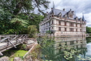 Muzyczne podróże przez świat. Zamki nad Loarą. Francja. Zamek w Azay-le-Rideau / Źródło: Wikipedia