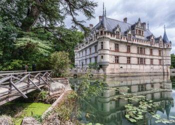 Muzyczne podróże przez świat. Zamki nad Loarą. Francja. Zamek w Azay-le-Rideau / Źródło: Wikipedia