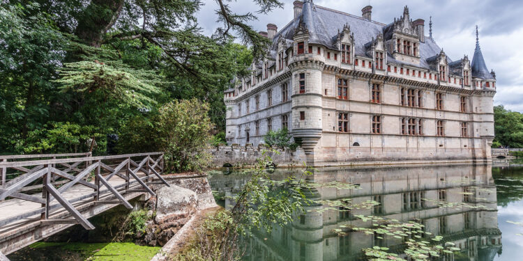 Muzyczne podróże przez świat. Zamki nad Loarą. Francja. Zamek w Azay-le-Rideau / Źródło: Wikipedia