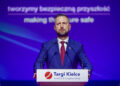 02.09.2025. Kielce Wicepremier, minister obrony narodowej Władysław Kosiniak-Kamysz przemawia podczas otwarcia XXXIII Międzynarodowego Salonu Przemysłu Obronnego / Fot. PAP/Adam Kumorowicz