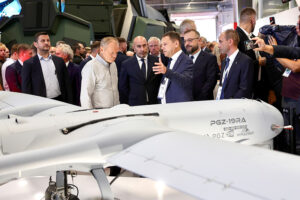 03.09.2025. Kielce. Premier Donald Tusk podczas XXXIII Międzynarodowego Salonu Przemysłu Obronnego na terenie Centrum Kongresowego Targów Kielce w Kielcach / Fot. PAP/Adam Kumorowicz