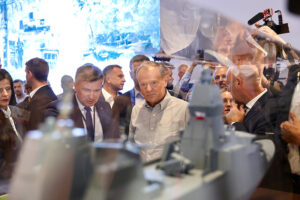 03.09.2025. Kielce. Premier Donald Tusk podczas XXXIII Międzynarodowego Salonu Przemysłu Obronnego na terenie Centrum Kongresowego Targów Kielce w Kielcach / Fot. PAP/Adam Kumorowicz