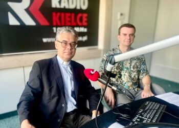 Na zdjęciu: Ks. Michał Olejarczyk – dyrektor V Międzynarodowego Festiwalu Muzyki Organowej i Kameralnej w Katedrze Kieleckiej, dr hab. Paweł Wróbel – koncertujący organista, dyrektor artystyczny wydarzenia / Fot. Dorota Klusek - Radio Kielce