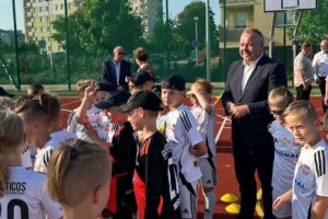 Ostrowiec Świętokrzyski. Nowe boisko wielofunkcyjne przy ul. Władysława Sikorskiego / Fot. Artur Łakomiec - Facebook