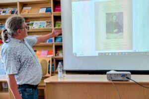 Kielce. Pedagogiczna Biblioteka Wojewódzka. O historii budynku, w którym dziś mieści się Pedagogiczna Biblioteka Wojewódzka opowiadał Dariusz Kalina / Fot. PBW
