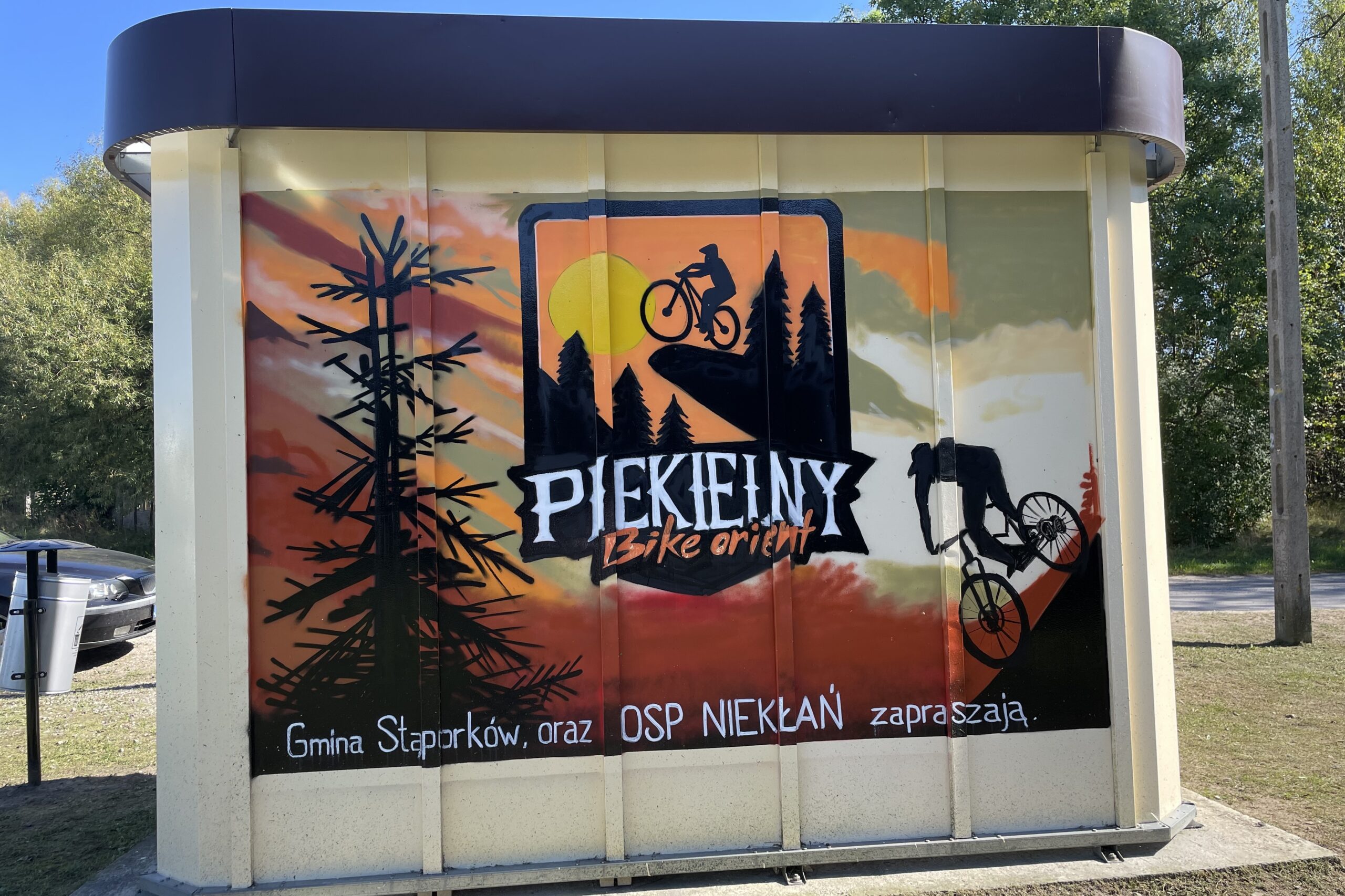 Przystanki z muralami w Stąporkowie - Radio Kielce 22.09.2025. Stąporków. Przystanki autobusowe / Fot. Magdalena Galas-Klusek - Radio Kielce