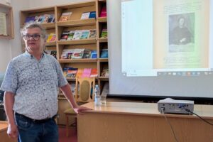 Kielce. Pedagogiczna Biblioteka Wojewódzka. O historii budynku, w którym dziś mieści się Pedagogiczna Biblioteka Wojewódzka opowiadał Dariusz Kalina / Fot. PBW