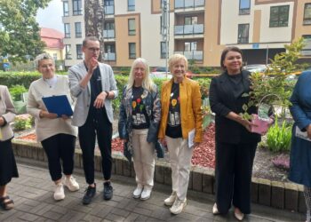 17.09.2025. Kielce. Ul. Żeromskiego. Otwarcie ogrodu przed klubem seniora „Wolna Strefa” / Fot. Piotr Sawa - Radio Kielce