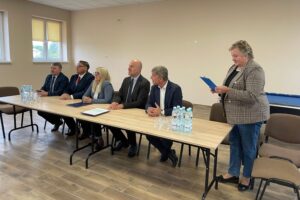 24.09.2025. Ciszyca. Podpisanie umowy na remont drogi wojewódzkiej / Fot. Grażyna Szlęzak -Wójcik - Radio Kielce