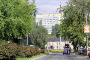 Kielce. Ulica Czarnowska. 4 września 2004 r. Widok w kierunku ronda Herlinga-Grudzińskiego / źródło: fotopolska.eu
