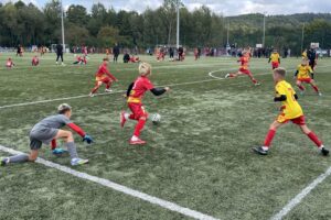 28.09.2025. Nowiny. Turniej piłkarski „Nordkalk Wapno Cup” / Fot. Kamil Król - Radio Kielce