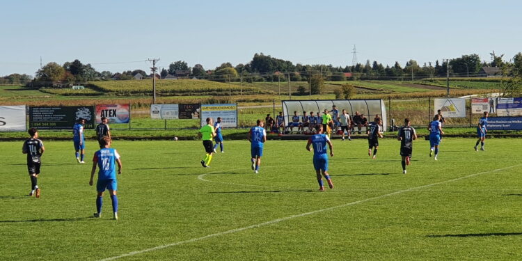 Sparta przegrywa z Naprzodem po emocjonującej końcówce