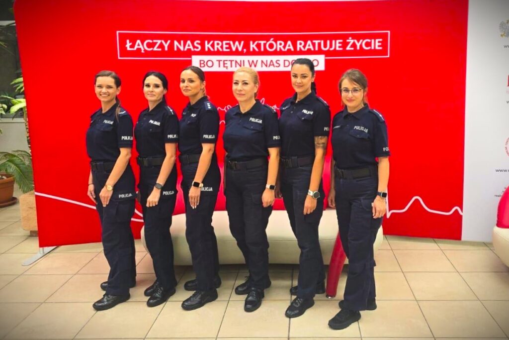 Policjanci honorowo oddali krew - Radio Kielce