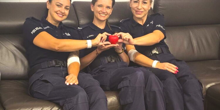 Policjanci honorowo oddali krew