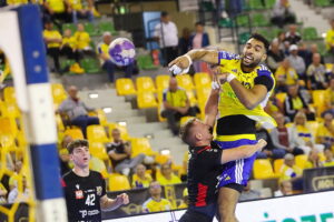 27.09.2025 Kielce. Mecz Industria Kielce - Piotrkowianin Piotrków Trybunalski / Fot. Wiktor Taszłow - Radio Kielce