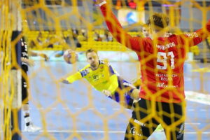 27.09.2025 Kielce. Mecz Industria Kielce - Piotrkowianin Piotrków Trybunalski / Fot. Wiktor Taszłow - Radio Kielce