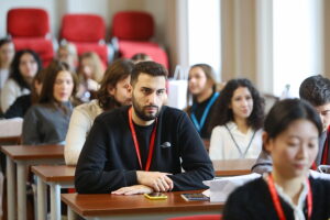 29.09.2025. Kielce. Powitanie studentów z krajów Europy, Azji i Ameryki Północnej na Uniwersytecie Jana Kochanowskiego / Fot. Wiktor Taszłow - Radio Kielce