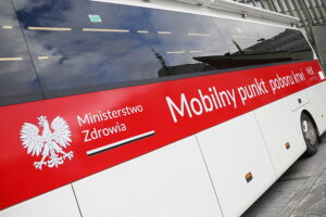 29.09.2025. Kielce. Akcja honorowego oddawania krwi przed Świętokrzyskim Urzędem Wojewódzkim w Kielcach / Fot. Wiktor Taszłow - Radio Kielce