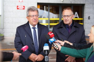 29.09.2025. Kielce. Akcja honorowego oddawania krwi przed Świętokrzyskim Urzędem Wojewódzkim w Kielcach / Fot. Wiktor Taszłow - Radio Kielce