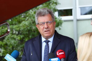 29.09.2025. Kielce. Akcja honorowego oddawania krwi przed Świętokrzyskim Urzędem Wojewódzkim w Kielcach / Fot. Wiktor Taszłow - Radio Kielce