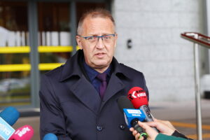 29.09.2025. Kielce. Akcja honorowego oddawania krwi przed Świętokrzyskim Urzędem Wojewódzkim w Kielcach / Fot. Wiktor Taszłow - Radio Kielce