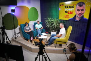 Audycja „Dzień Dobry, to Ja! Rozmowy inne niż wszystkie w Radiu Kielce”. Podróżnik Kuba Witek / Fot. Wiktor Taszłow - Radio Kielce