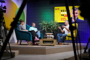 Audycja „Dzień Dobry, to Ja! Rozmowy inne niż wszystkie w Radiu Kielce”. Podróżnik Kuba Witek / Fot. Wiktor Taszłow - Radio Kielce