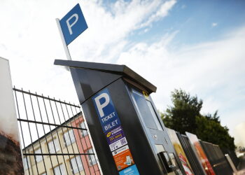 W Ostrowcu Świętokrzyskim będzie strefa płatnego parkowania - Radio Kielce W Ostrowcu Świętokrzyskim będzie strefa płatnego parkowania