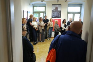 03.09.2025 Kielce. Wernisaż wystawy plakatu Rafała Urbańskiego / Fot. Wiktor Taszłow - Radio Kielce