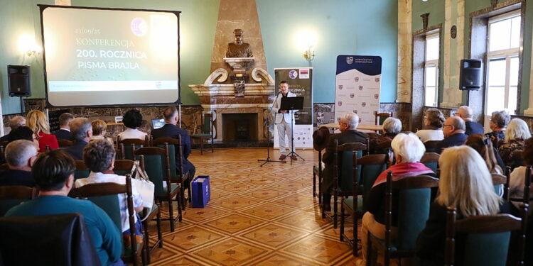 23.09.2025. Kielce. 200. rocznica istnienia pisma Braille’a. Konferencja / Fot. Wiktor Taszłow - Radio Kielce