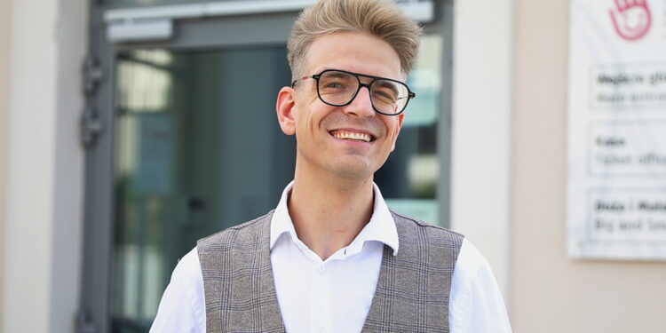 04.09.2025. Kielce. Teatr Lalki i Aktora „Kubuś”. Na zdjęciu: Mateusz Wyżliński, nowy aktor teatru / Fot. Wiktor Taszłow - Radio Kielce
