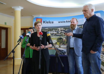 04.09.2025. Kielce. Urząd Miasta Kielce. Podpisanie umowy partnerstwa w realizacji wspólnego projektu z firmą Oraquel S.A. dot. instalacji do pochłaniania CO2 z powietrza / Fot. Wiktor Taszłow - Radio Kielce