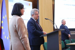 25.09.2025. Kielce. Podpisanie umów na pozyskanie sprzętu dla samorządów na wypadek sytuacji kryzysowych / Fot. Wiktor Taszłow - Radio Kielce
