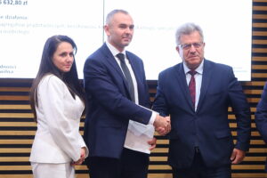 25.09.2025. Kielce. Podpisanie umów na pozyskanie sprzętu dla samorządów na wypadek sytuacji kryzysowych / Fot. Wiktor Taszłow - Radio Kielce