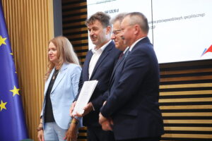 25.09.2025. Kielce. Podpisanie umów na pozyskanie sprzętu dla samorządów na wypadek sytuacji kryzysowych / Fot. Wiktor Taszłow - Radio Kielce