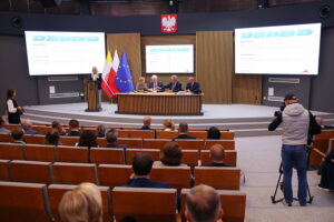 25.09.2025. Kielce. Podpisanie umów na pozyskanie sprzętu dla samorządów na wypadek sytuacji kryzysowych / Fot. Wiktor Taszłow - Radio Kielce