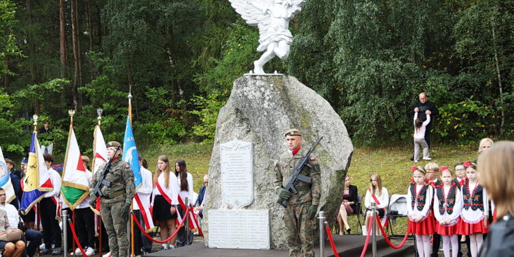 07.09.2025. Polichno. Oddanie hołdu bohaterom II wojny światowej / Fot. Wiktor Taszłow - Radio Kielce