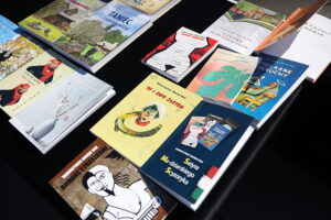 25.09.2025. Kielce. Otwarcie wystawy "W świecie słowa - portrety literatów" / Fot. Wiktor Taszłow - Radio Kielce