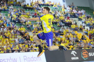 07.09.2025. Kielce. Mecz Industria Kielce - Wybrzeże Gdańsk / Fot. Wiktor Taszłow - Radio Kielce