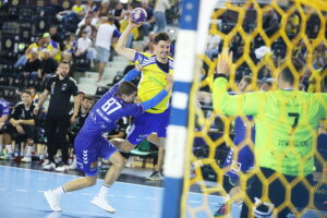 07.09.2025. Kielce. Mecz Industria Kielce - Wybrzeże Gdańsk / Fot. Wiktor Taszłow - Radio Kielce