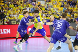 07.09.2025. Kielce. Mecz Industria Kielce - Wybrzeże Gdańsk / Fot. Wiktor Taszłow - Radio Kielce