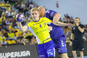 07.09.2025. Kielce. Mecz Industria Kielce - Wybrzeże Gdańsk / Fot. Wiktor Taszłow - Radio Kielce