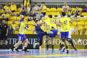 07.09.2025. Kielce. Mecz Industria Kielce - Wybrzeże Gdańsk / Fot. Wiktor Taszłow - Radio Kielce