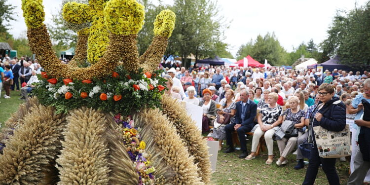 07.09.2025. Tokarnia. Park Etnograficzny. Dożynki wojewódzkie / Fot. Wiktor Taszłow - Radio Kielce