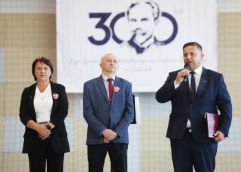 Polegać jak na... „Żeromszczaku”. Uczniowie najstarszej kieleckiej szkoły świętują